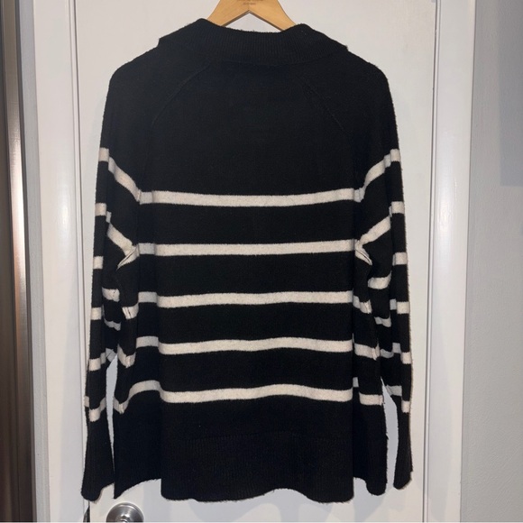 Aerie UnReal Polo Oversized Sweater. Size: Large. Black with Cream Stripes. - Picture 8 of 9